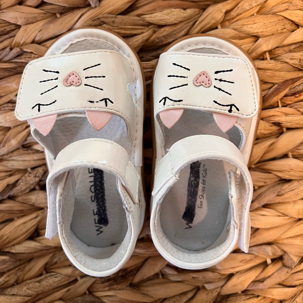 WeeSqueak IMPERFECT Size 5 (toddler) White Kitty Sandals
